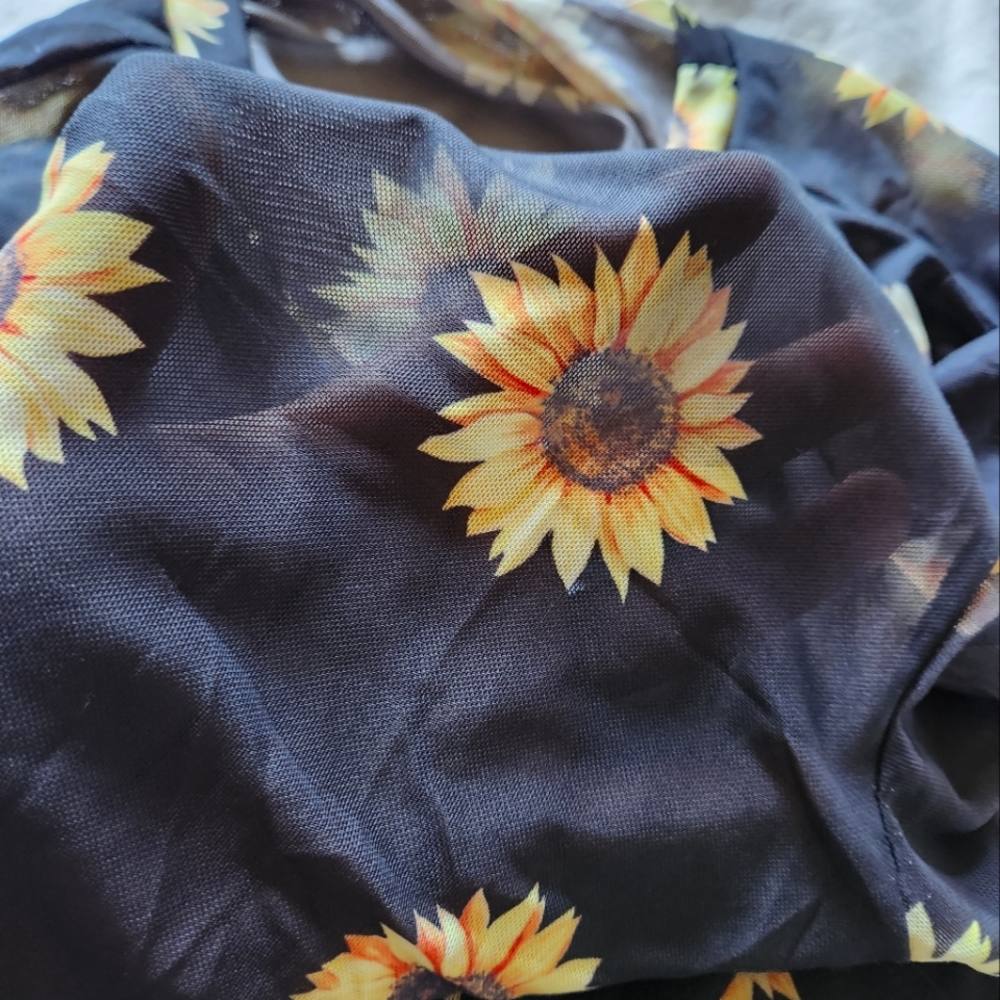 Cloud Dancer Sunflower Mesh Crop Top ( Small ) - Picture 5 of 7